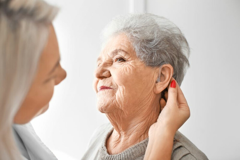 Симуляционный центр делится советами по уходу за близкими с нарушениями слуха
